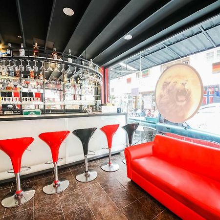 Oyo 244 Roar Inn Patong Екстер'єр фото