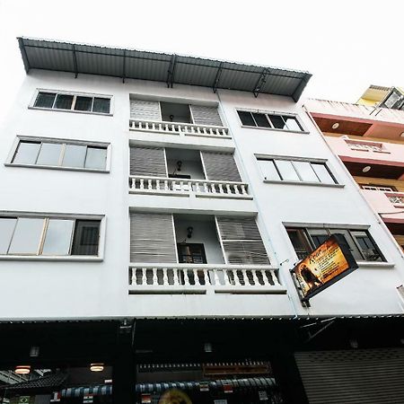 Oyo 244 Roar Inn Patong Екстер'єр фото