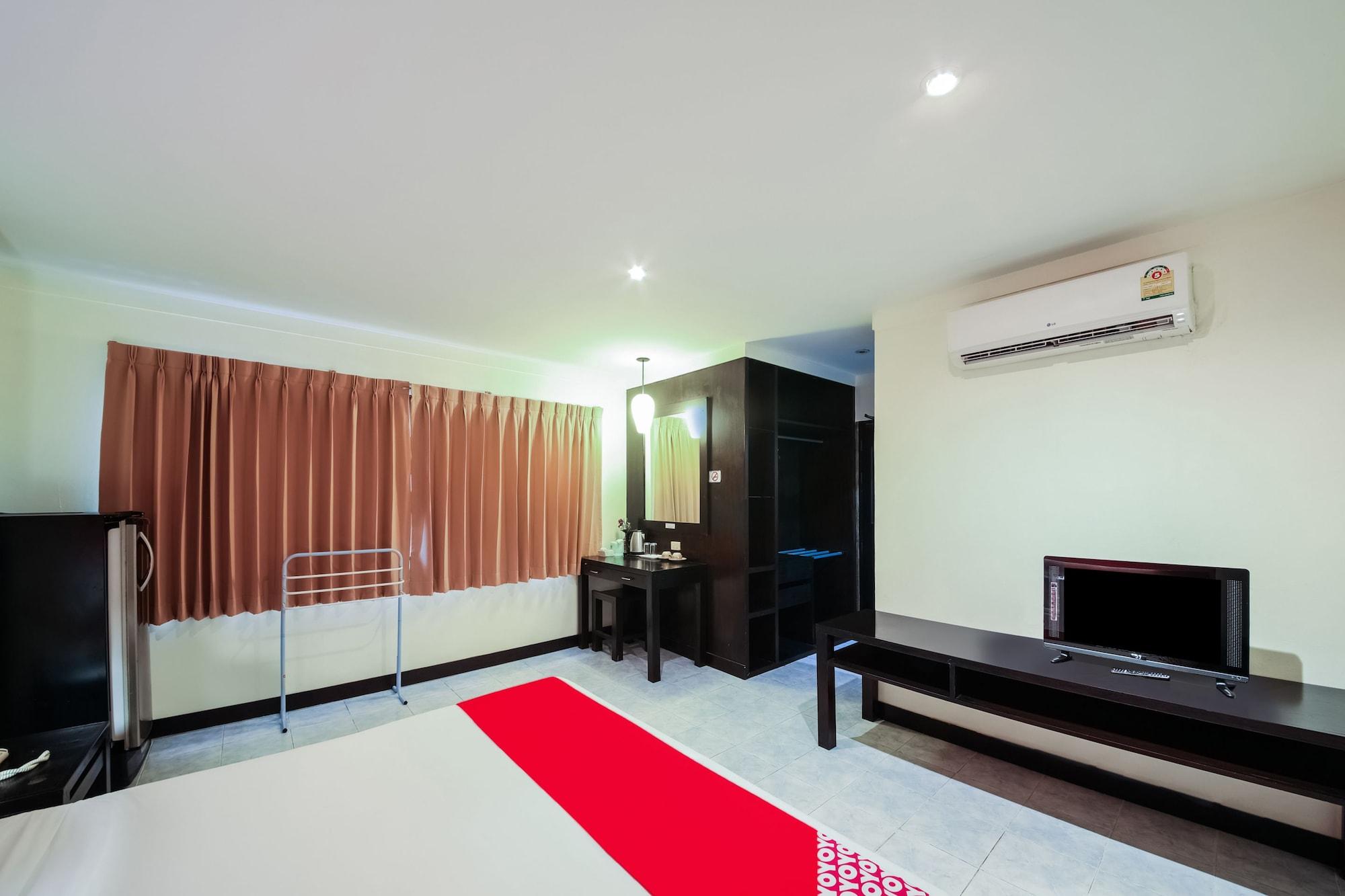 Oyo 244 Roar Inn Patong Екстер'єр фото