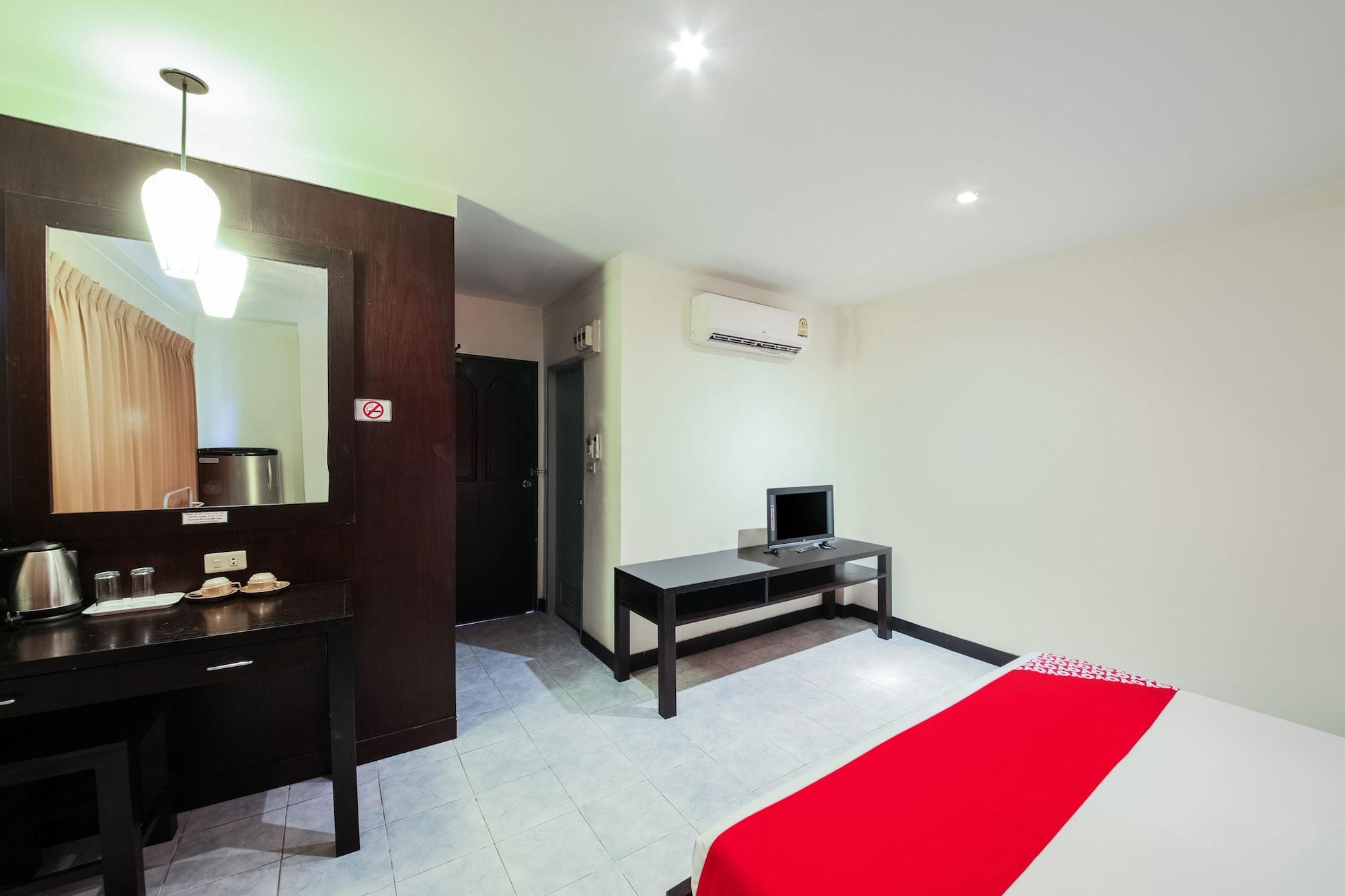 Oyo 244 Roar Inn Patong Екстер'єр фото