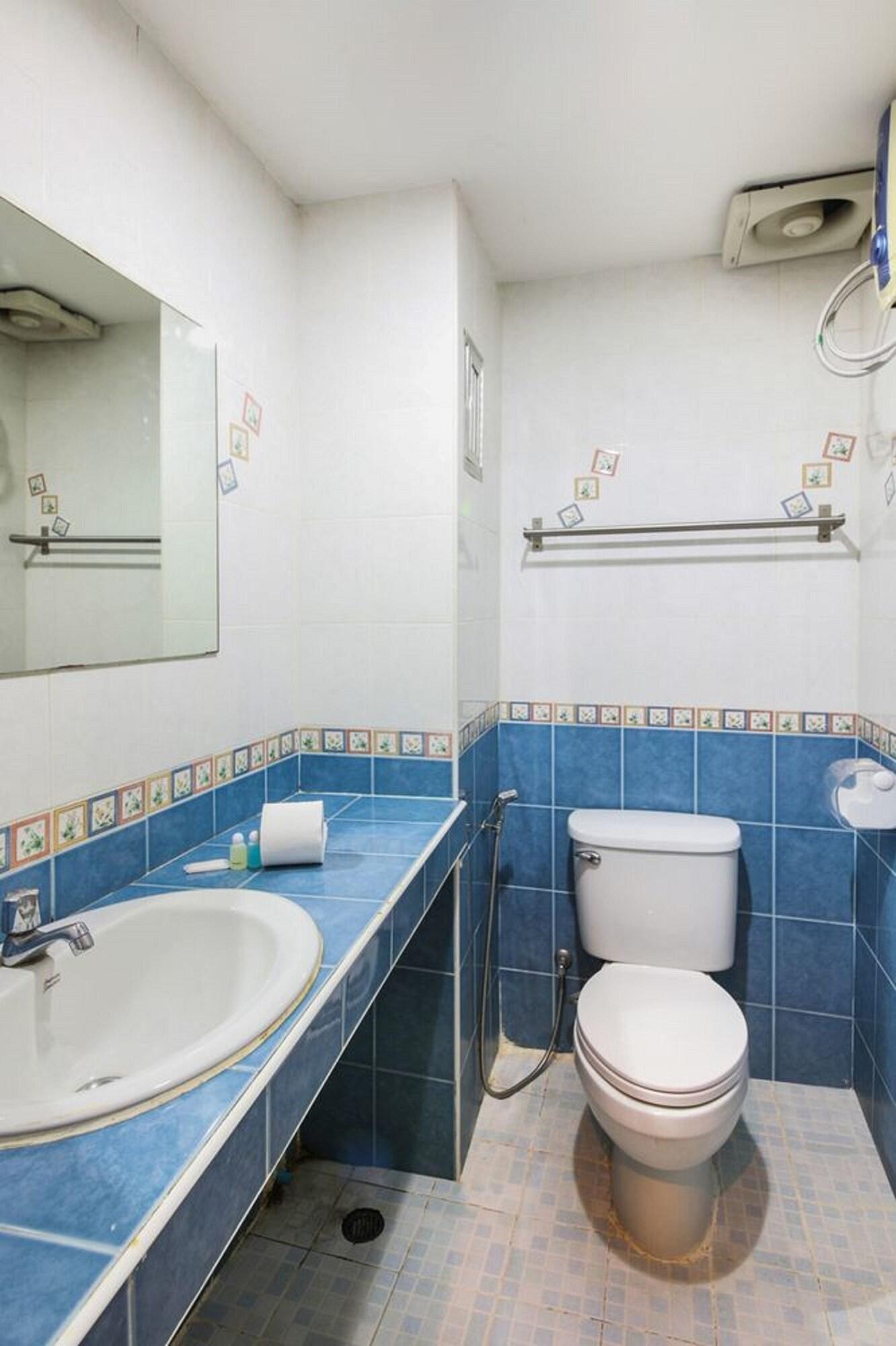 Oyo 244 Roar Inn Patong Екстер'єр фото