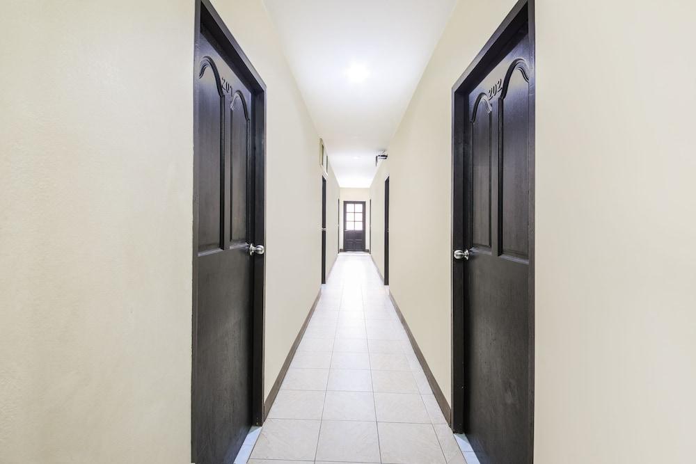 Oyo 244 Roar Inn Patong Екстер'єр фото
