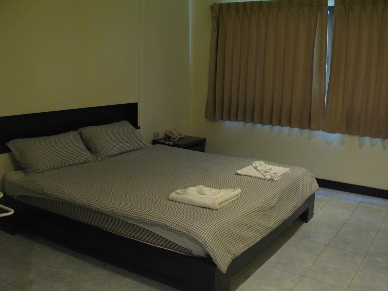 Oyo 244 Roar Inn Patong Екстер'єр фото