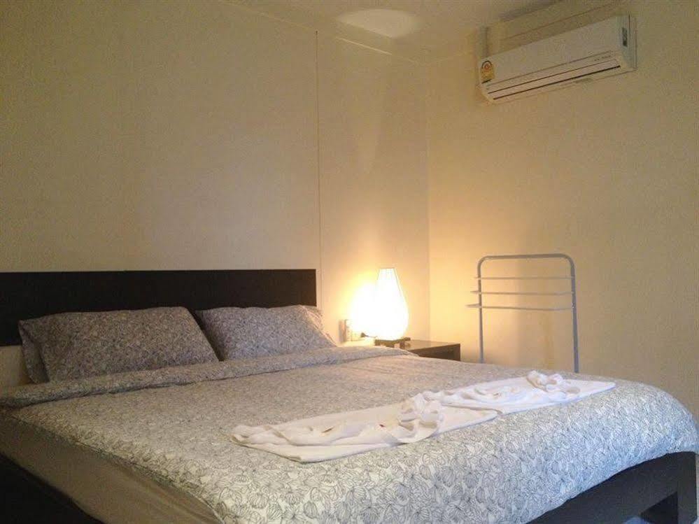 Oyo 244 Roar Inn Patong Екстер'єр фото