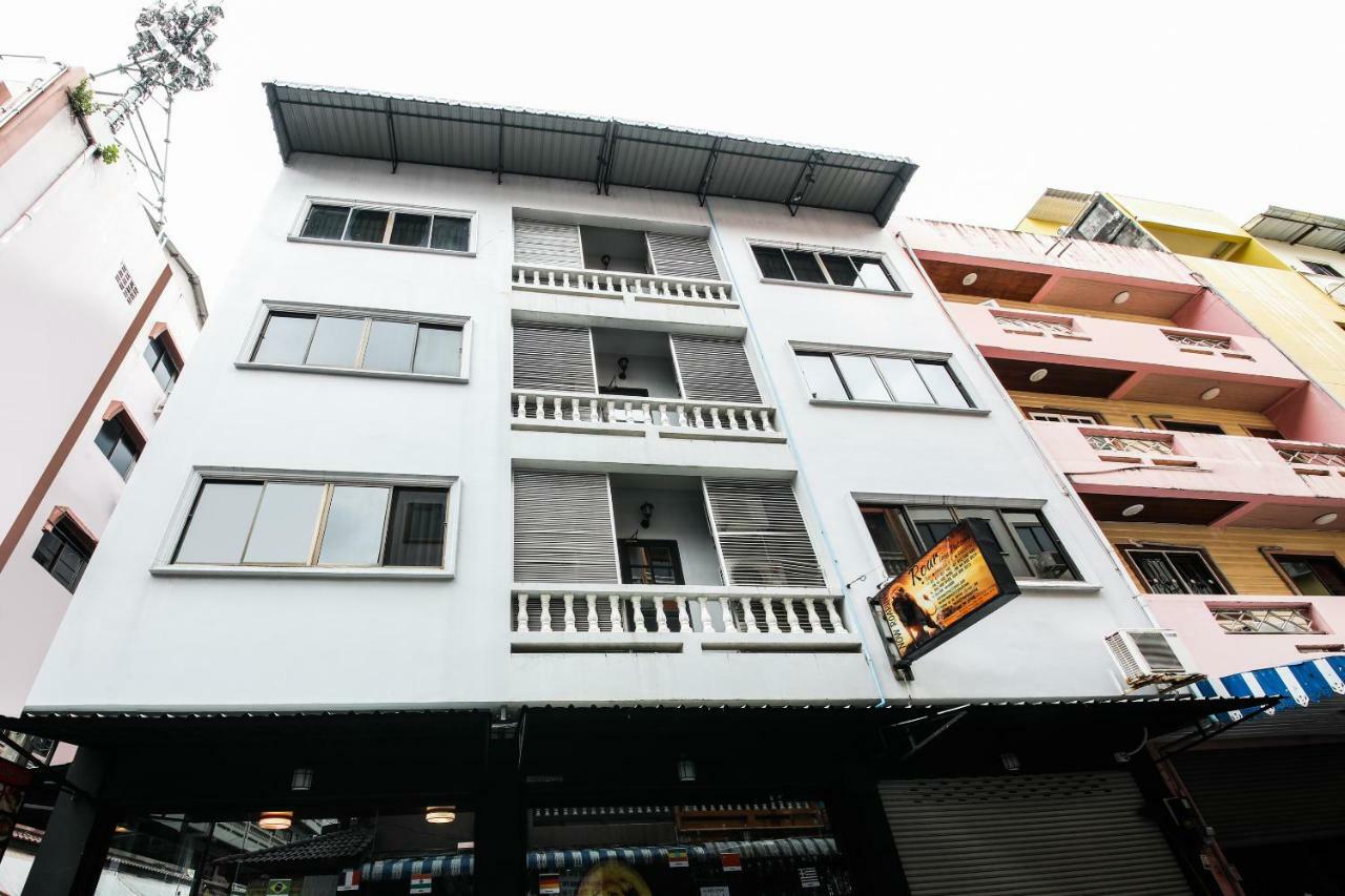 Oyo 244 Roar Inn Patong Екстер'єр фото