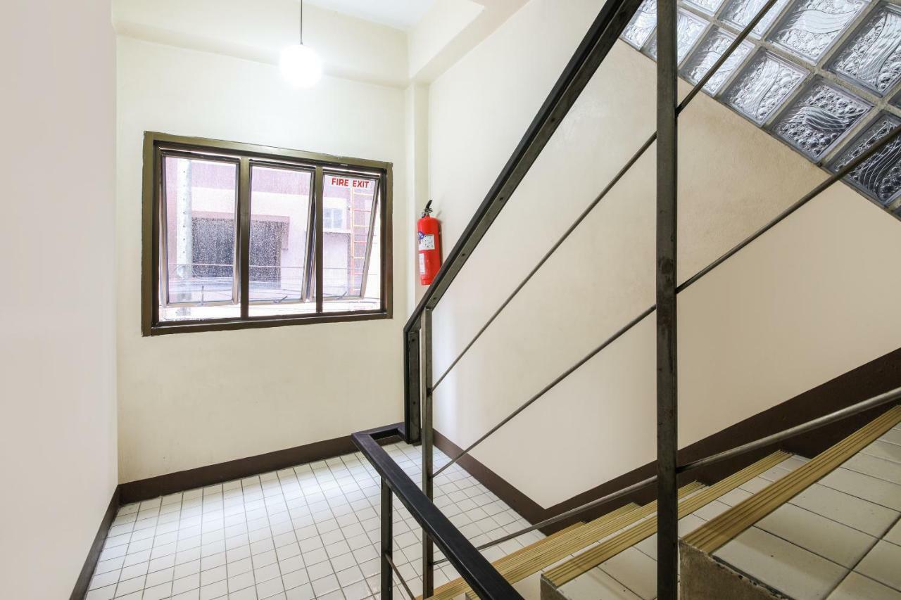 Oyo 244 Roar Inn Patong Екстер'єр фото